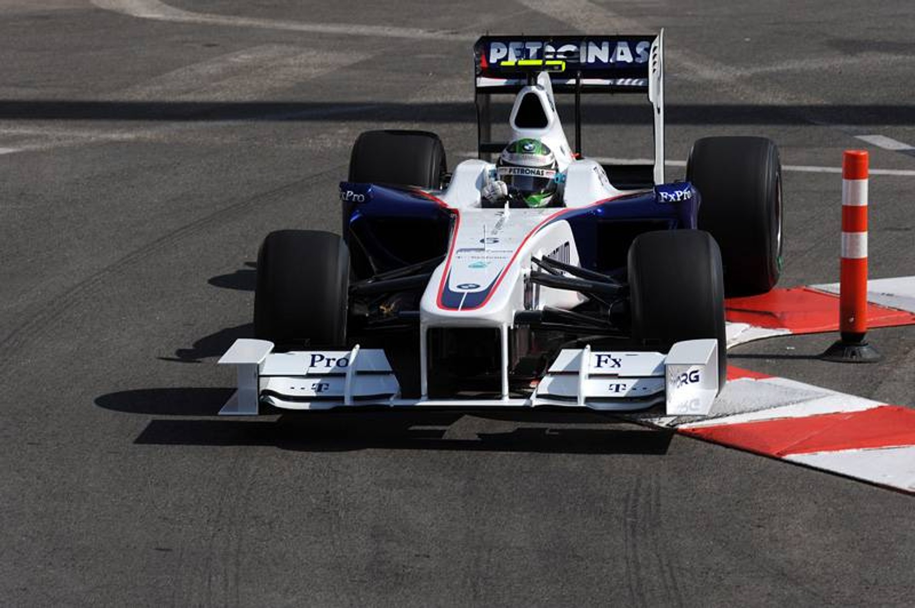 Grand Prix Monaco 2009: Button królem, Kubica w garażu (fotogaleria)