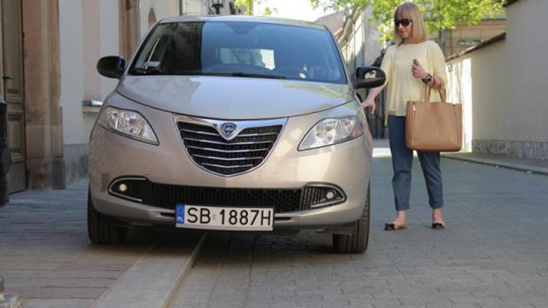 LANCIĘ YPSILON TESTUJE JUSTYNA KOCIUBIŃSKA