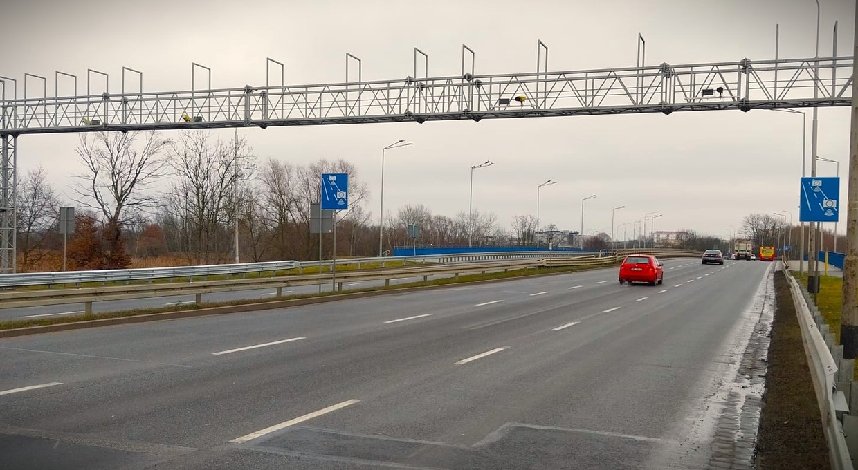 Na tym odcinkowym pomiarze prędkości kierowcy dostają ponad 50 mandatów dziennie