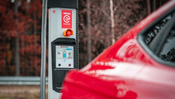 Orlen otwiera potężny hub przy S7. Kierowcy takich osobówek czekali od lat