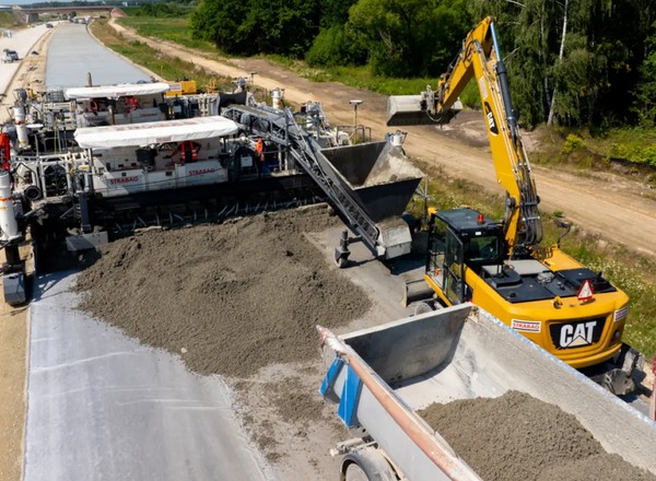 Nowa technologia na autostradzie A2. Polska testuje niskoemisyjne drogi betonowe