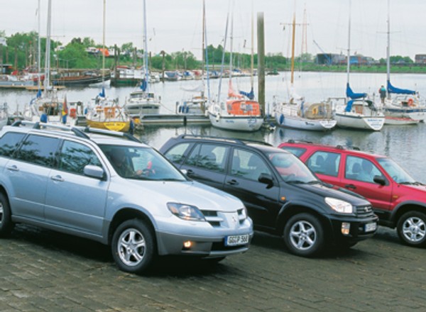 Ford Maverick kontra Toyota RAV4 i Mitsubishi Outlander: trzy SUV-y z benzynowymi silnikami