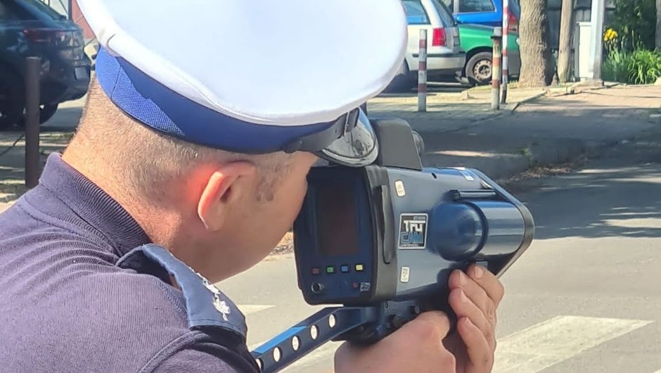 Obraz pochodzący z serwisu https://hrubieszow.policja.gov.pl/lhr/informacje/aktualnosci/146891,Podczas-minionego-weekendu-kolejnych-9-kierowcow-stracilo-prawo-jazdy.html