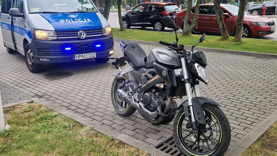 Obraz pochodzący z serwisu https://pomorska.policja.gov.pl/pom/informacje/wiadomosci/134188,Zatrzymani-kierujacy-po-narkotykach-oraz-kierowca-ktory-byl-poszukiwany-pod-wply.html