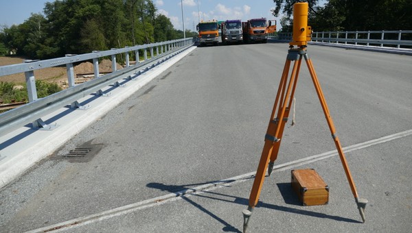 Na mostach stanie żółty sprzęt. Będzie wszystko drobiazgowo sprawdzać. Akcja GDDKiA