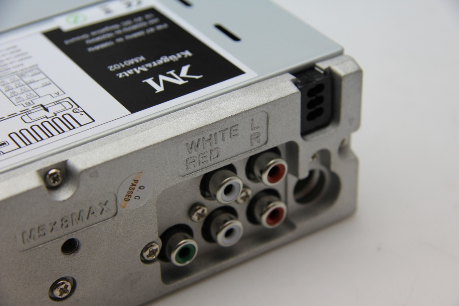 Wszystkie gniazda połączeniowe w Kruger&amp;Matz KM0102: stabilnie zamocowane.