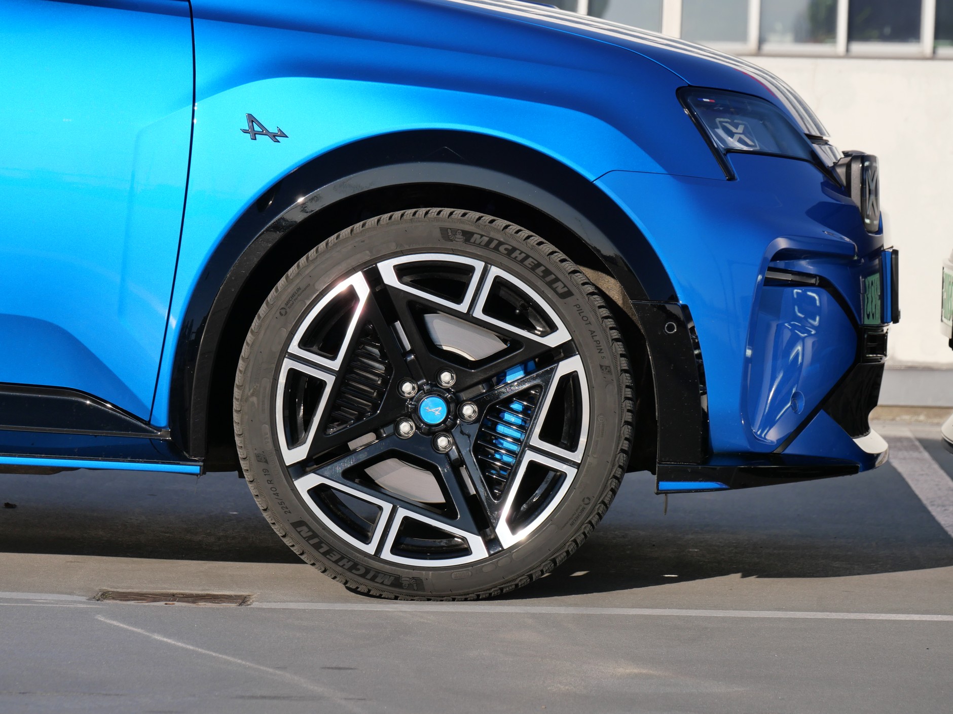 Renault 5 vs Alpine A290