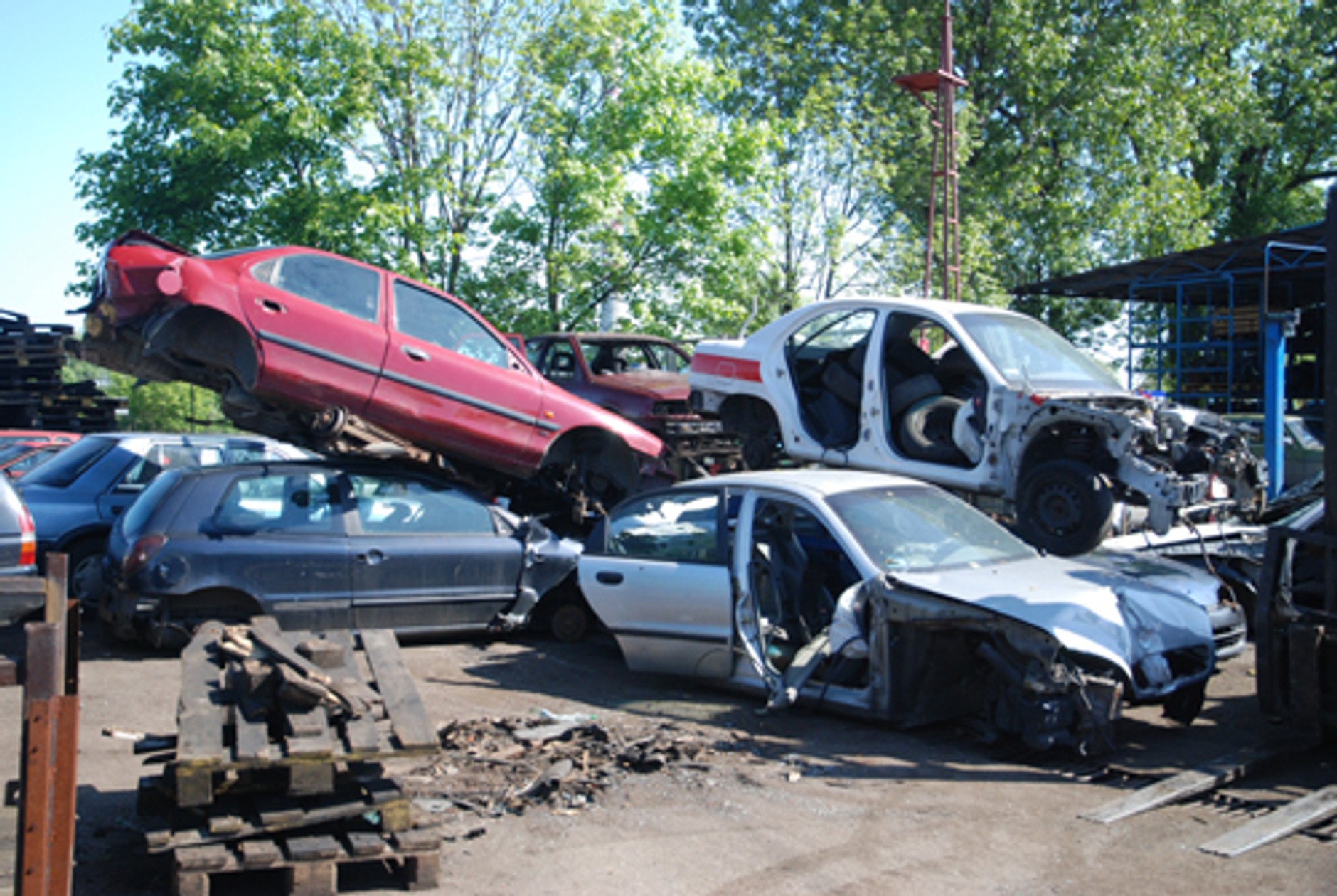 Jak zezłomować auto? Czy jest sens złomowania sprawnego auta?