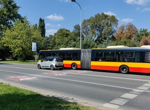 Na Woronicza widać zmiany. Po śmiertelnym wypadku wprowadzono progi zwalniające