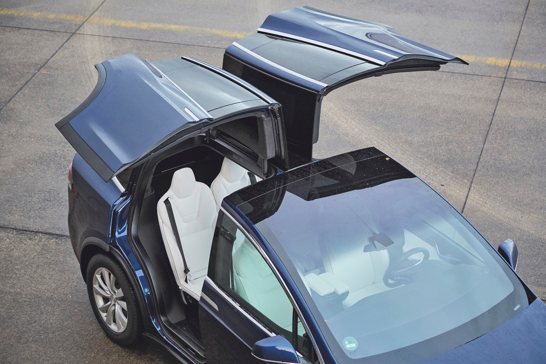 Wolty kontra oktany: Tesla Model X i Bentley Bentayga W12