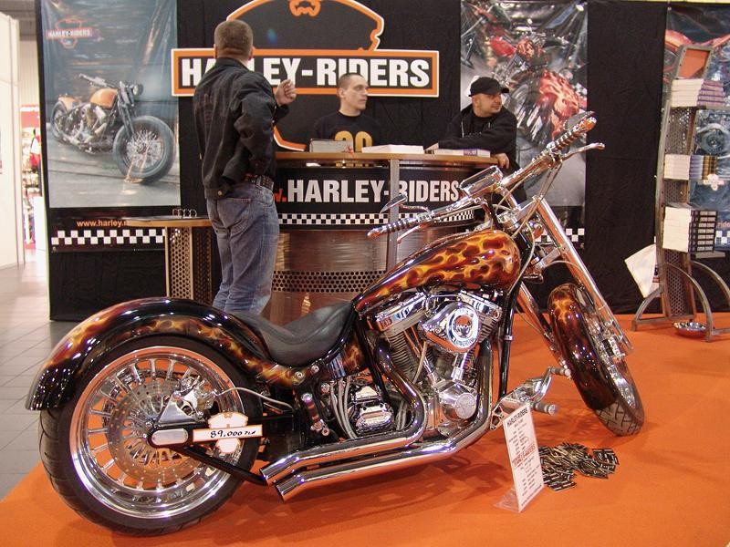 MOTOCYKL-EXPO 2007: cudowne maszyny i piękne dziewczyny (fotogaleria)