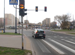 Czy mogę wjechać na skrzyżowanie na żółtym świetle? Policja ma jasne stanowisko