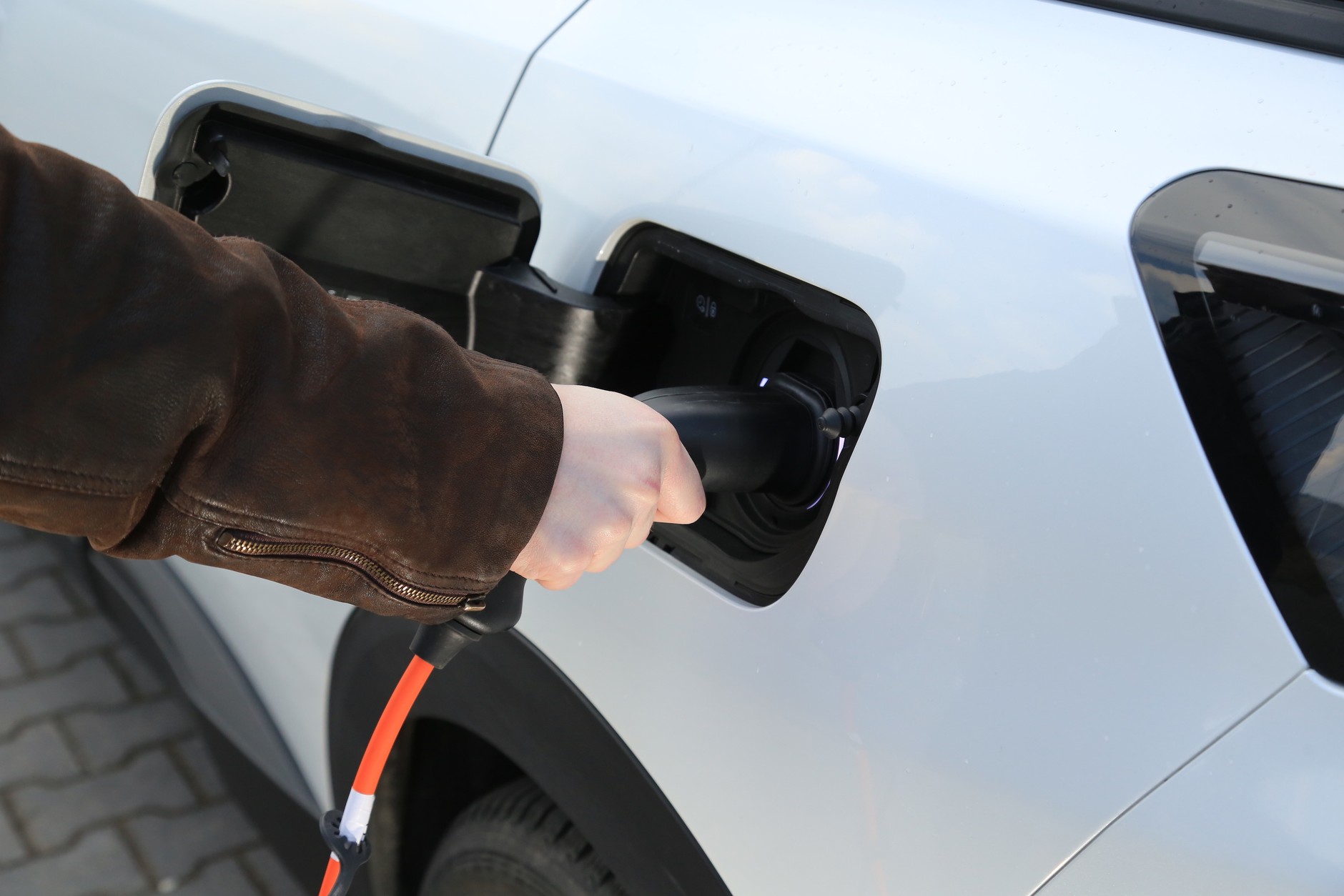 Peugeot 3008 HYBRID4 - SUV, który wiele potrafi