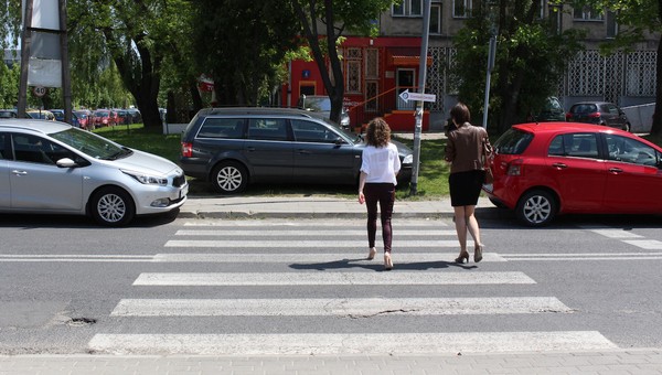 Lepiej zaparkować nielegalnie niż "na gapę"? Kierowcy w Warszawie omijają opłaty SPPN