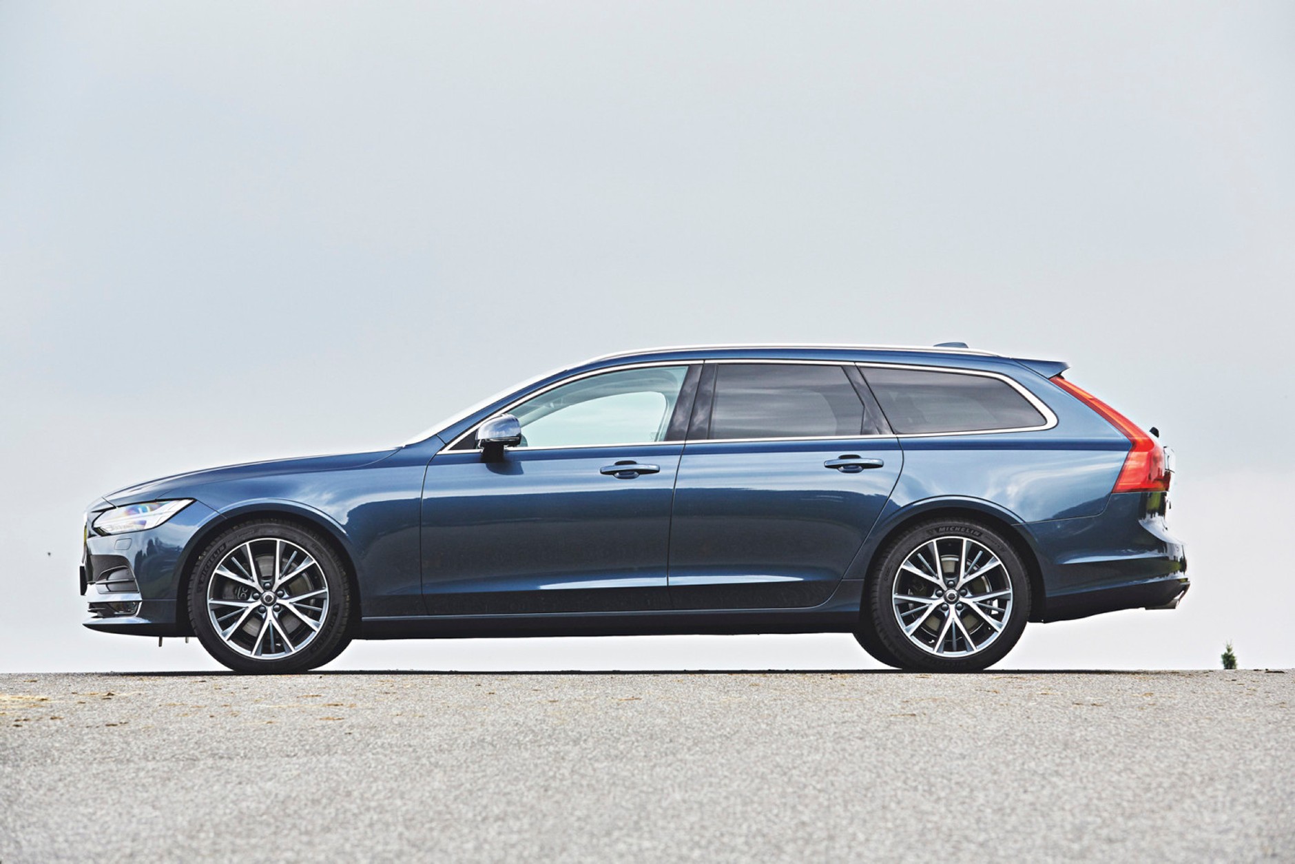 Flota marzeń - Audi A6, Mercedes klasy E, BMW serii 5 i Volvo V90