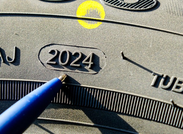 Kod DOT na oponach – gdzie go znaleźć i co oznacza?