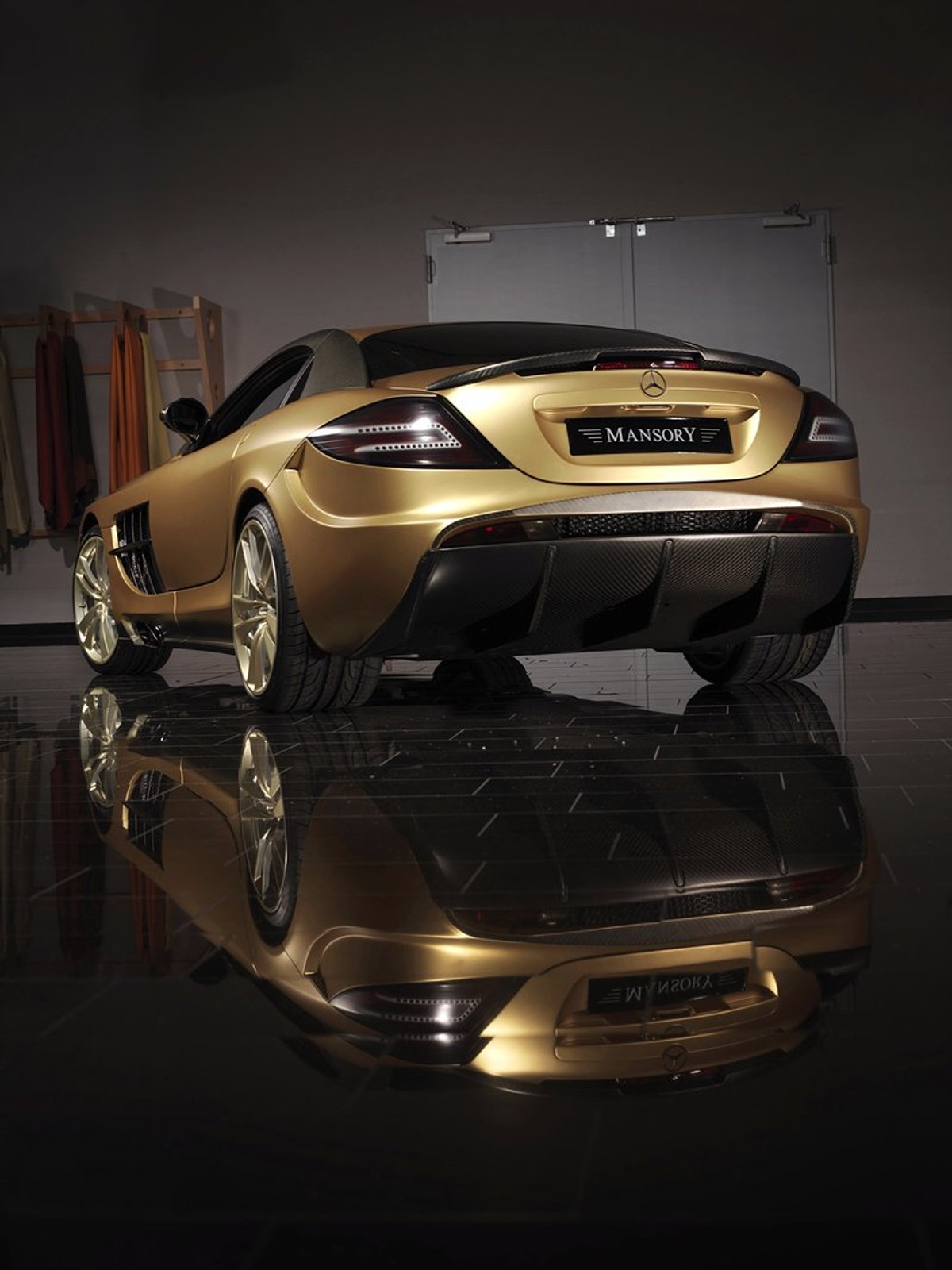 Mansory Renovatio – SLR prawie ze złota (+ tapety)