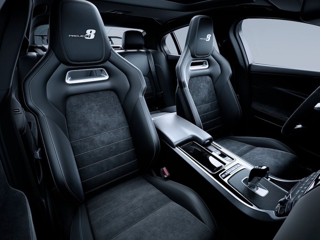 Jaguar XE SV 8