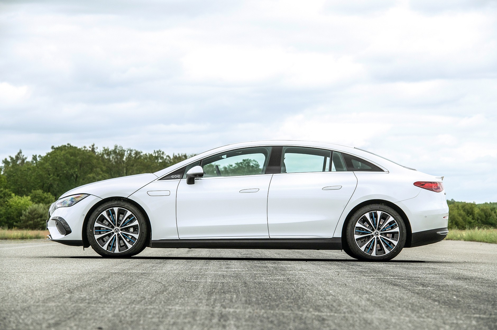 Mercedes EQE 350+ (2022)