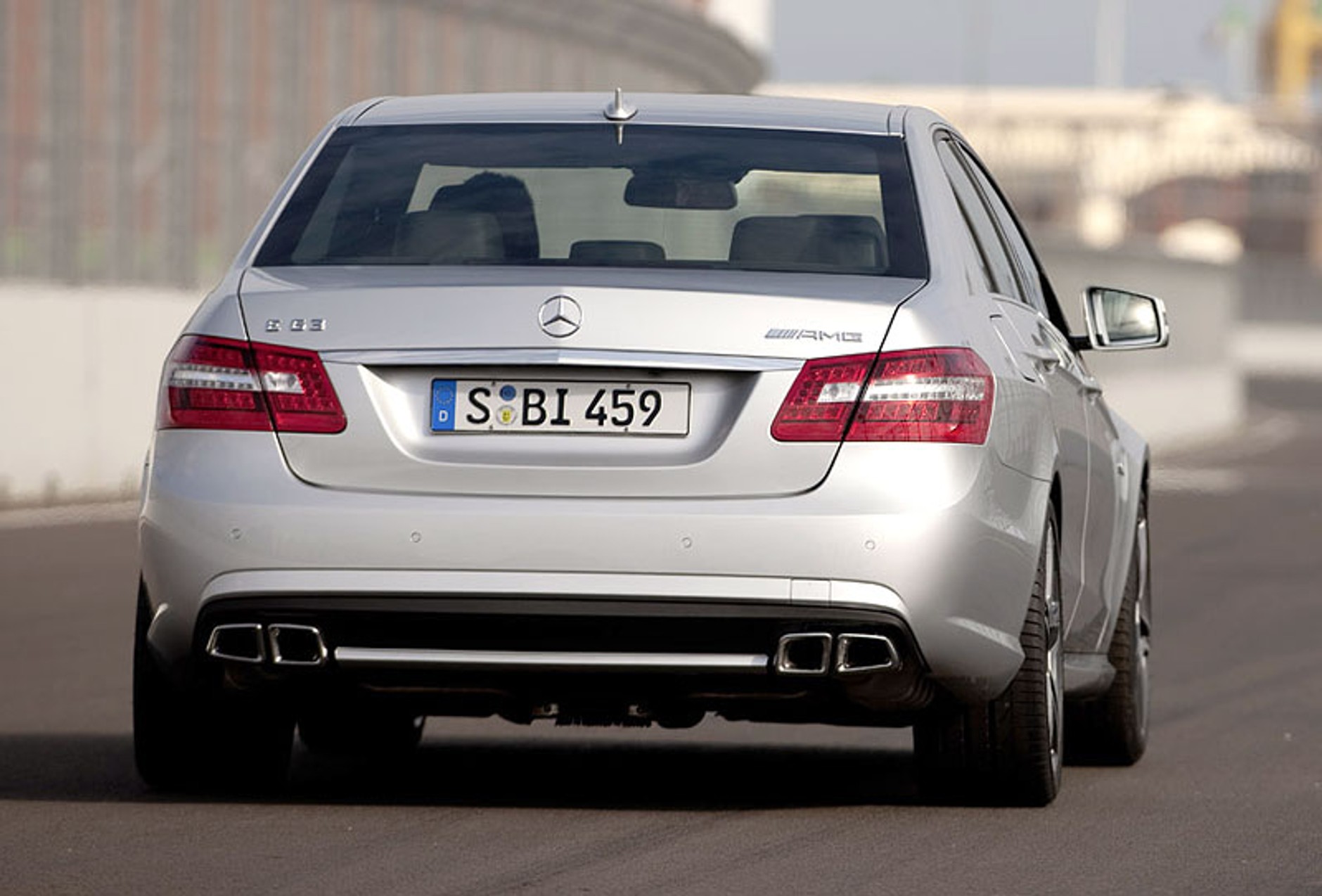 Mercedes-Benz E 63 AMG: pierwsze oficjalne zdjęcia i informacje