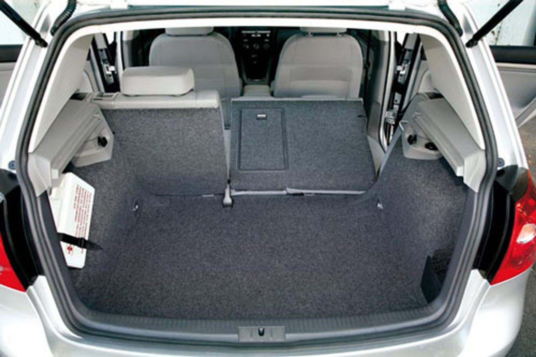 Opel Astra, VW Golf, Ford Focus - Czy to grzech być słabym i ubogim?