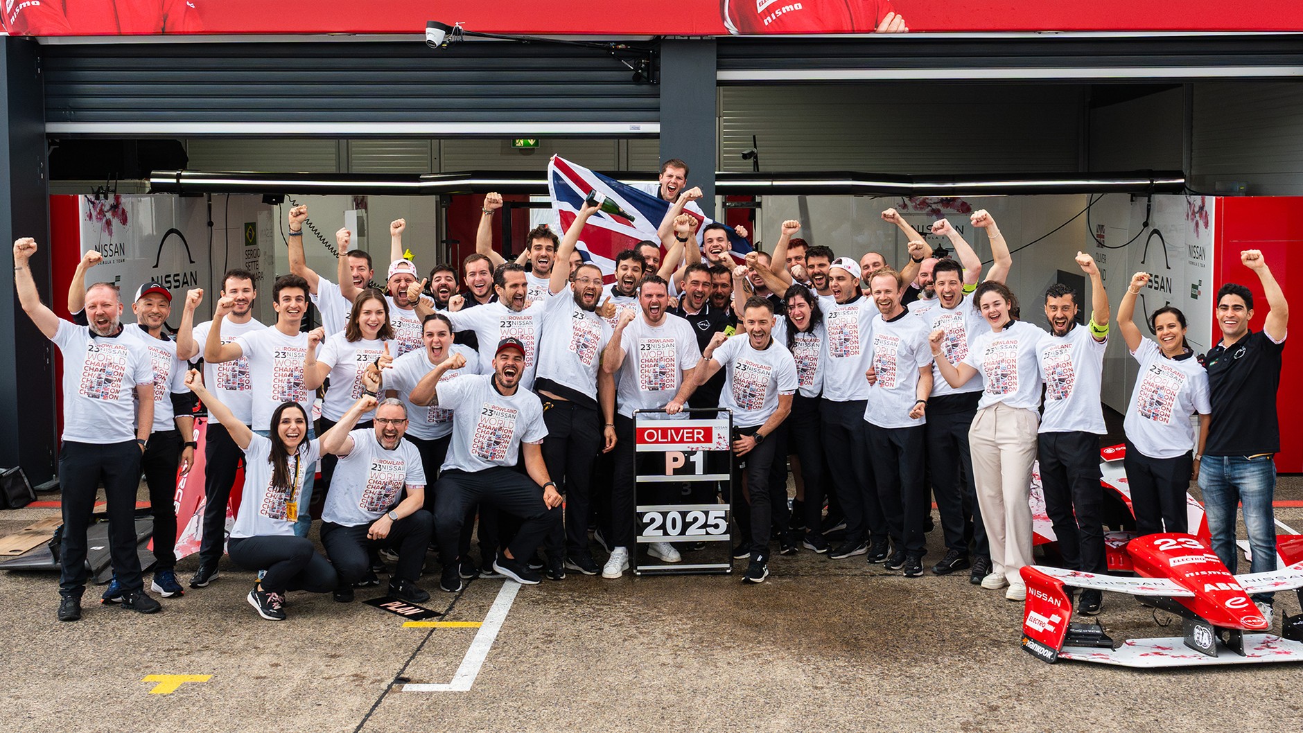 Oliver Rowland z Nissan Formula E Team zdobywa tytuł Mistrza Świata Formuły E podczas E-Prix w Berlinie