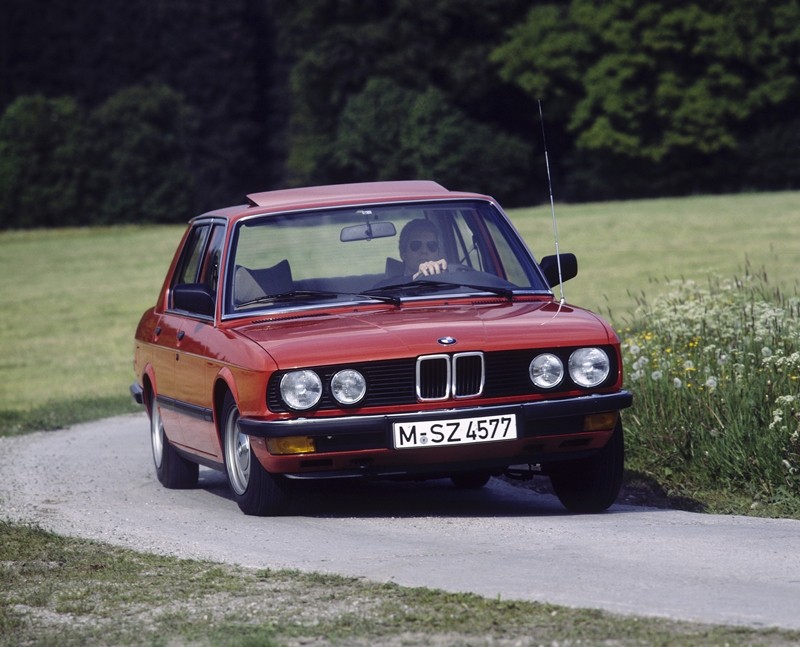 BMW serii 5 – sześć generacji, mnóstwo zdjęć