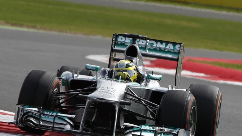 Strzelające opony i triumf Rosberga