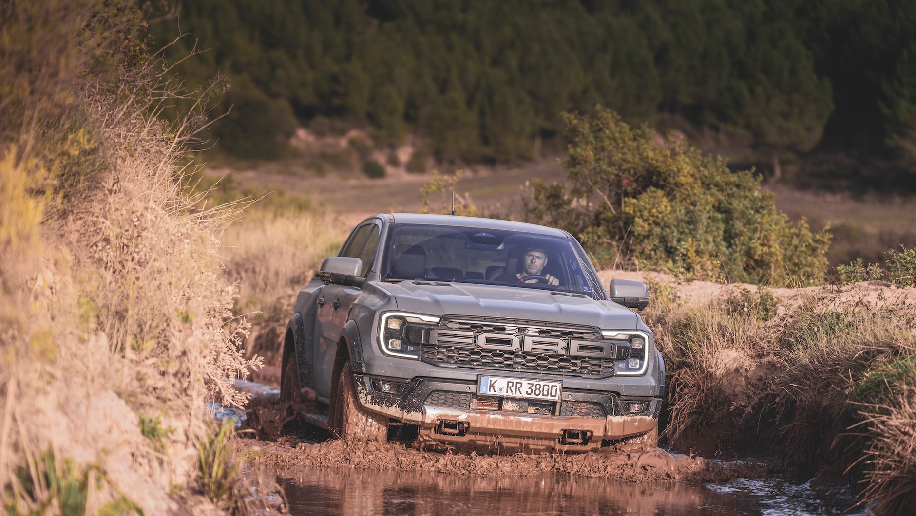 Ford Ranger Raptor ma głębokość brodzenia 850 mm.