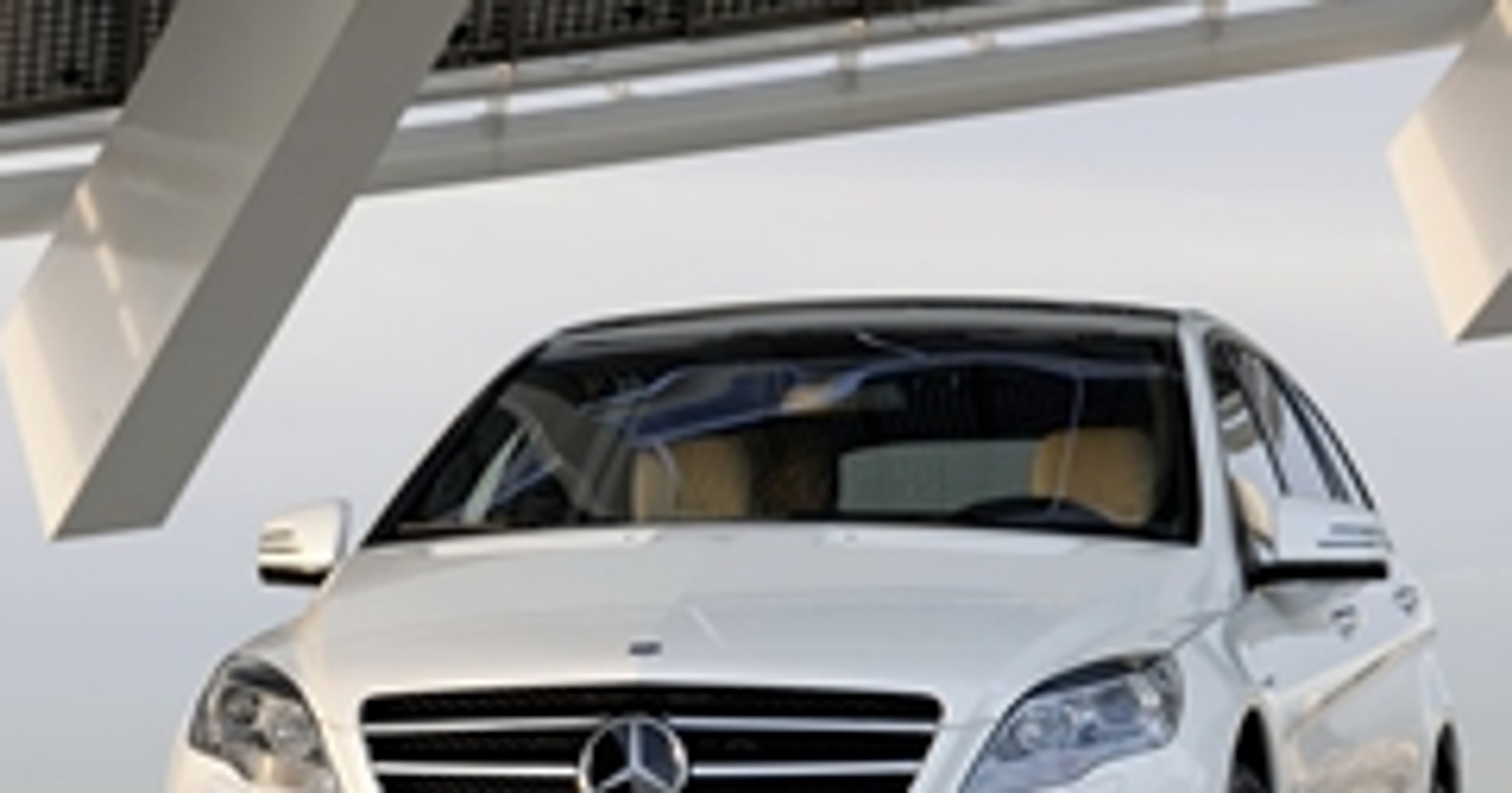 Mercedes klasy R – najbardziej niezdecydowane auto świata jest teraz jeszcze brzydsze
