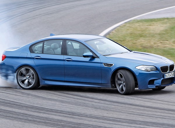 BMW M5: niespektakularny wygląd, niesamowita moc oto mistrz poślizgów
