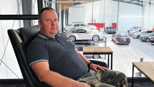 Biznesplan na spełnianie marzeń. Robert Michalski opowiada o handlu niezwykłymi autami