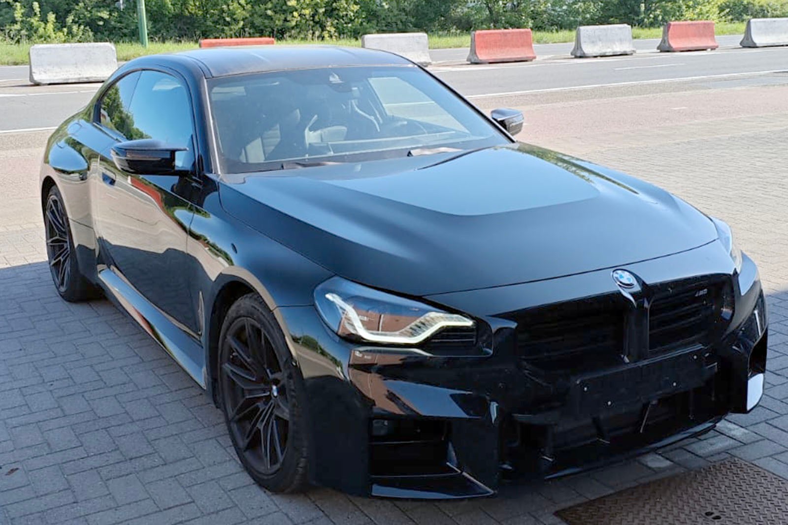 BMW M2 z Polski odzyskane w porcie w Antwerpii w kwietniu 2025 r.