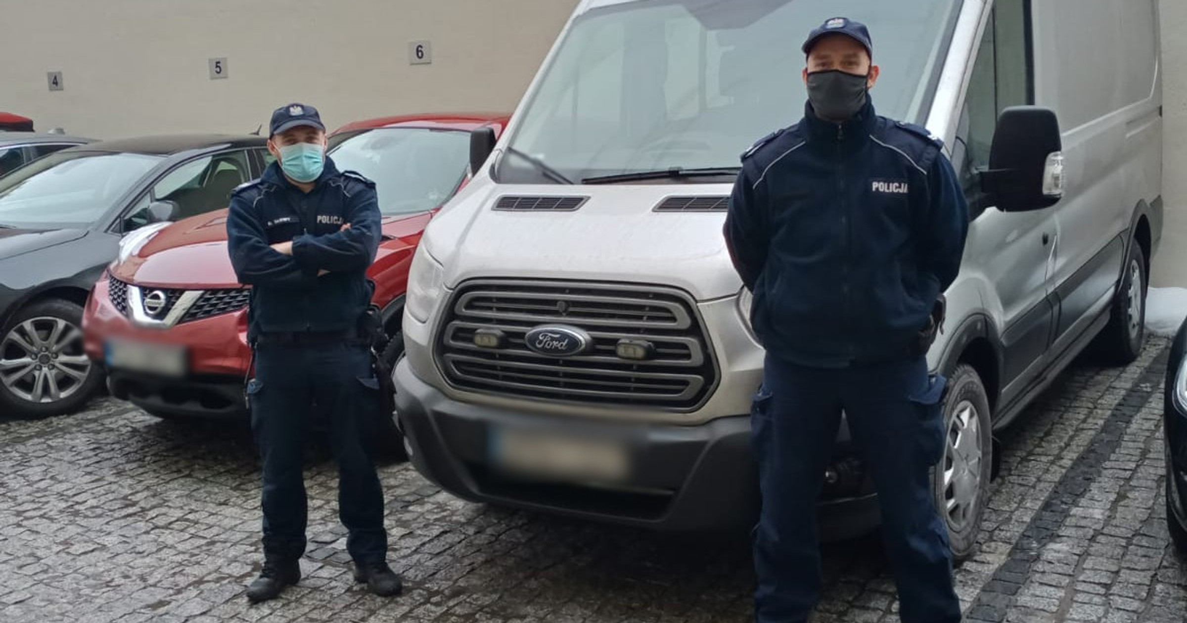 Pomorscy policjanci sierż. szt. Dawid Słowy i st. sierż. Maciej Głogowski, którzy podjęli interwencję na S7