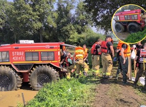 Strażacy rzucili na pomoc powodzianom "wszędołaza". Maszyna robi wrażenie
