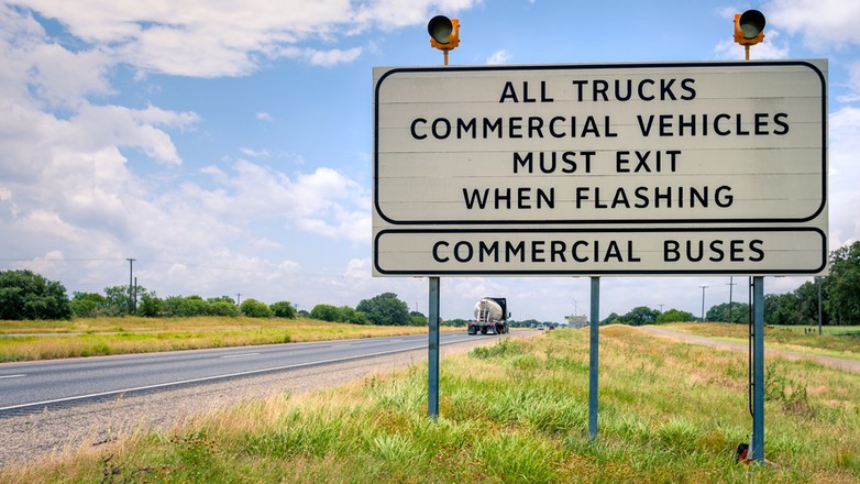 Opisowy znak drogowy w USA