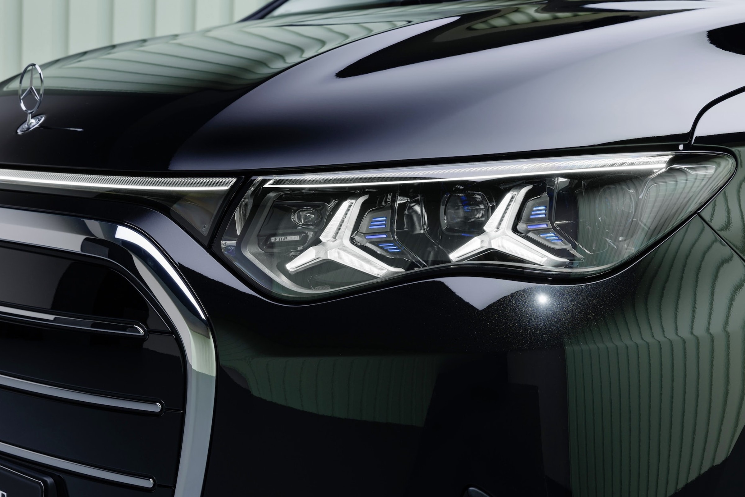 Najjaśniejsza z gwiazd wyceniona w Polsce. Oto ceny popisowego vana Mercedesa