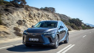 Hybrydy i hybrydy plug-in Lexusa pewne przez lata z programem przedłużania gwarancji baterii