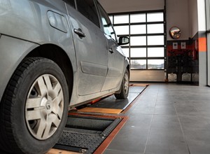 Nielegalne przeglądy. Dwóch diagnostów wystawiało fałszywe badania techniczne