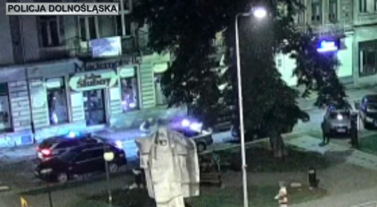 Operator monitoringu zauważył złodzieja i powiadomił policję [Nagranie]