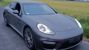 Ukradli kilkanaście samochodów wartych łącznie ok. 3 mln zł. Policja rozbiła szajkę [WIDEO]