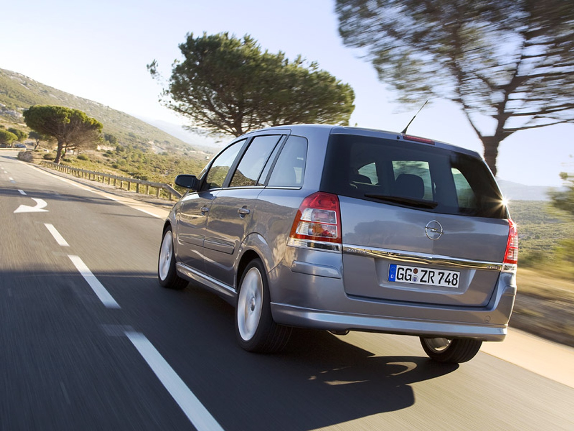 Opel: nowa Zafira w natarciu od lutego (dane techniczne plus ceny w Polsce)