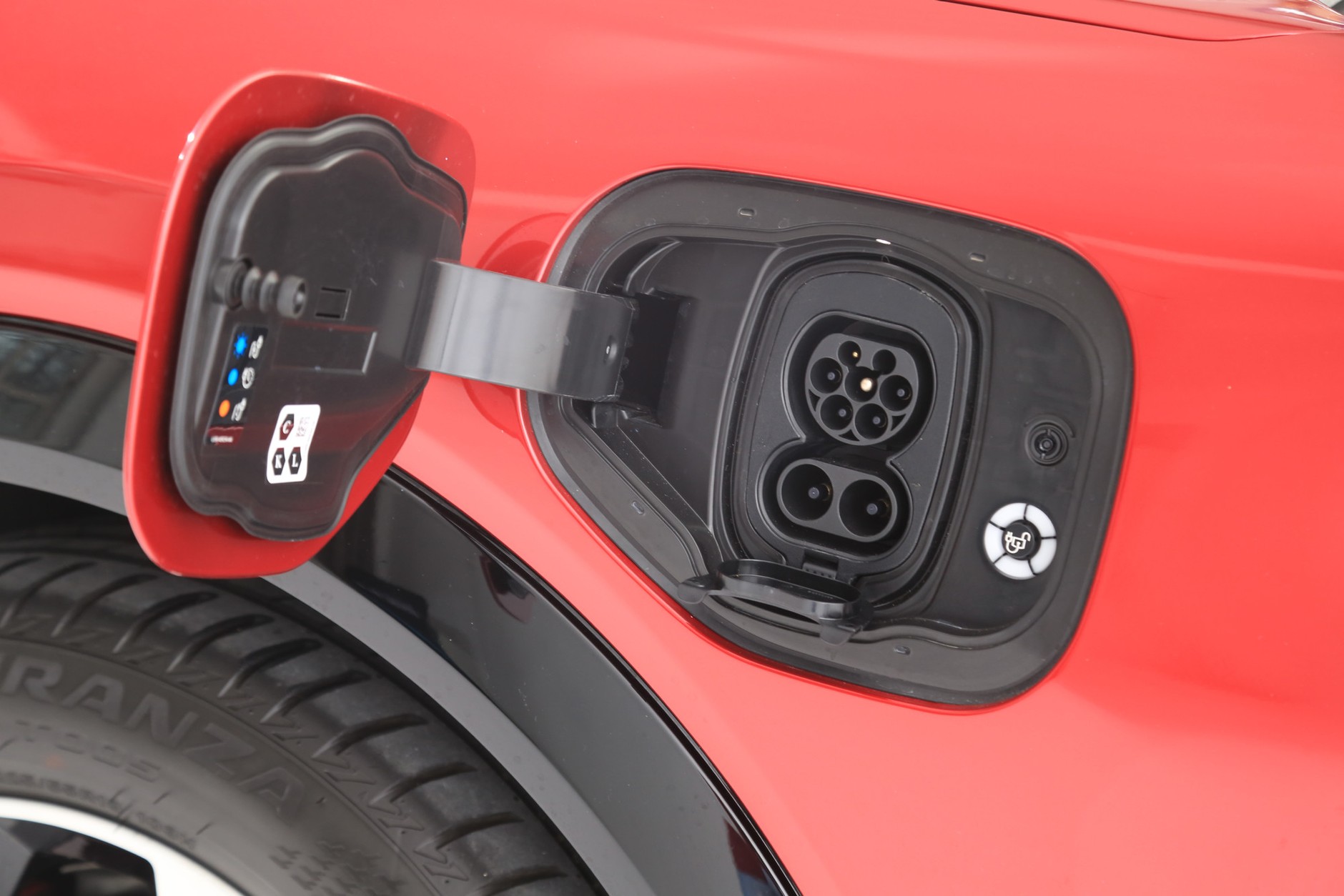 Nowy Ford Mustang Mach-E. Przejedzie na prądzie nawet 610 km!