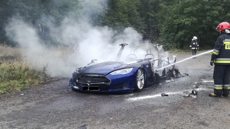 Pożar Tesli w Polsce pod Boguszowem