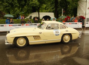 Po raz szósty wystartują w legendarnym Mille Miglia. Jedyny taki Mercedes Gullwing w Polsce, jedyna taka załoga