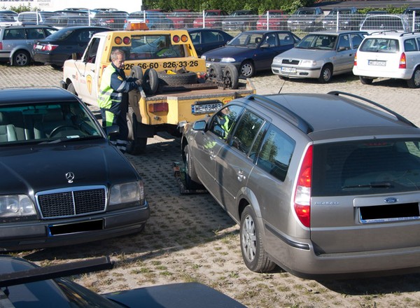 Kierowcy przestają płacić za odholowanie nieprawidłowo zaparkowanych samochodów