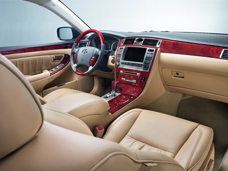 Pekin 2006: Hongqi Tonk HQ3