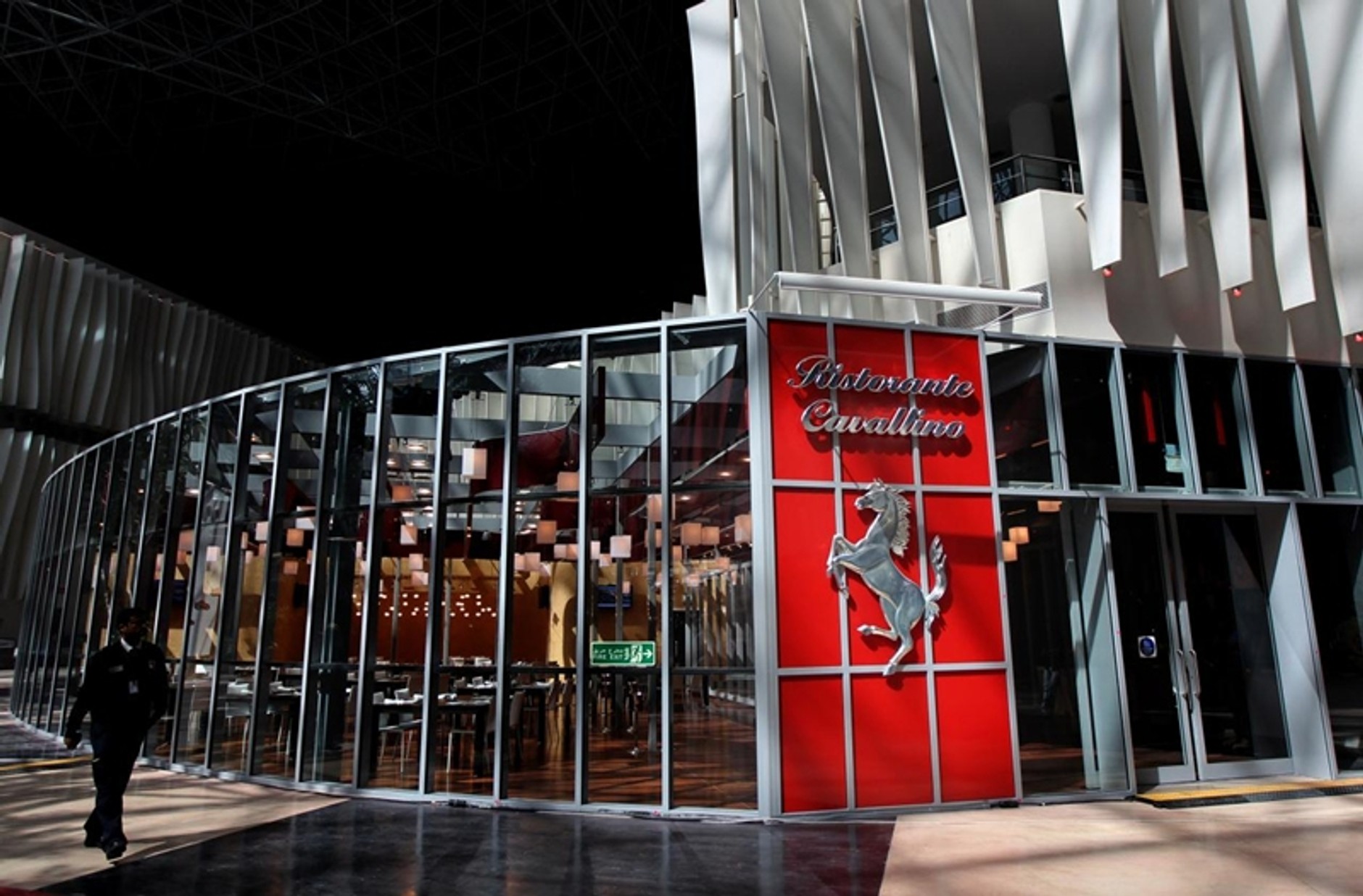 Ferrari World Abu Dhabi zaprasza