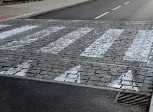Czy po przejechaniu przez próg zwalniający można od razu przyspieszyć? Sprawdź, co mówią przepisy