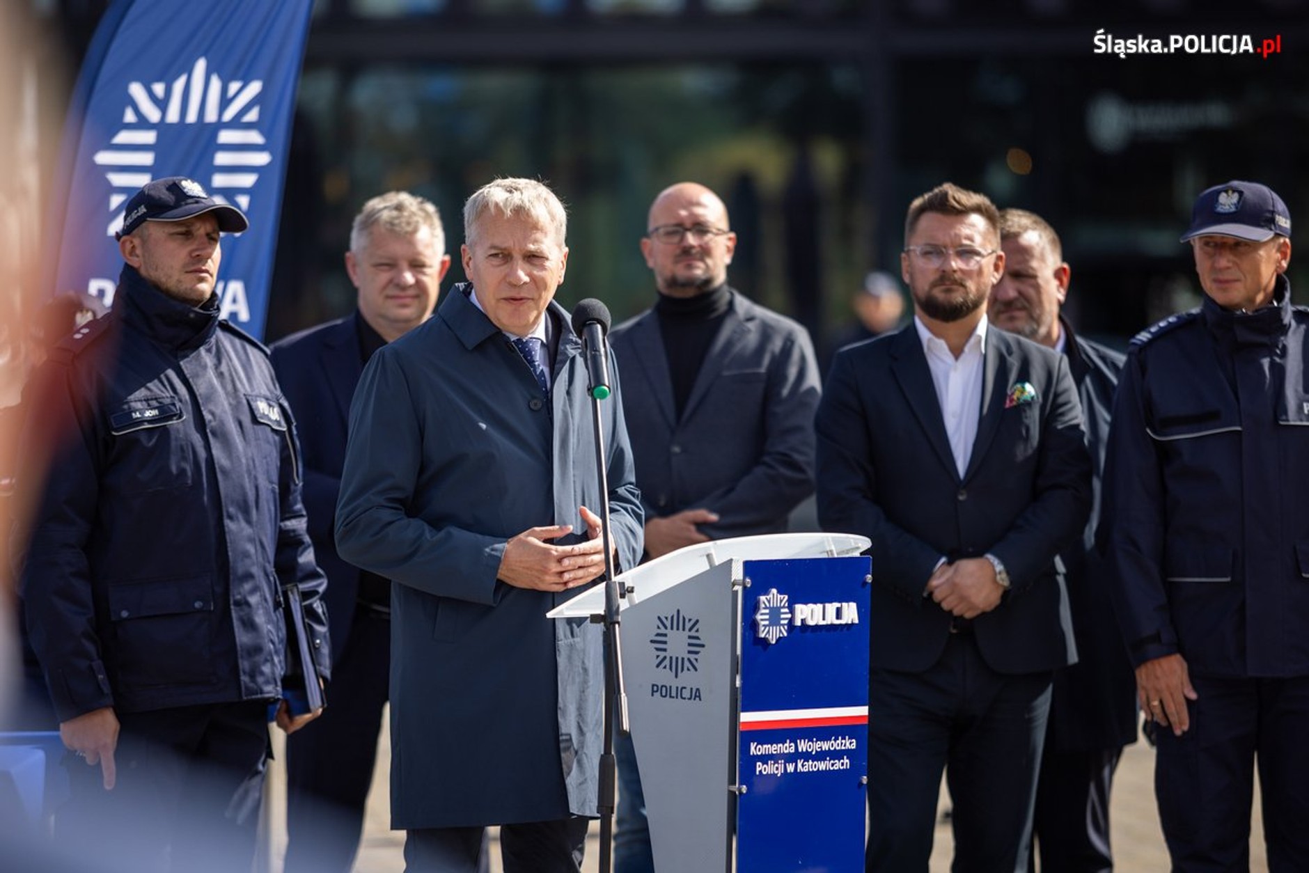 Policjanci ze Śląska dostali nowe radiowozy. Są hybrydowe